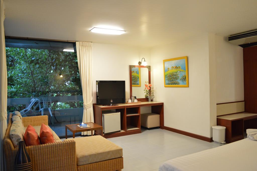Nern Chalet Beachfront Hotel Хуа Хин Экстерьер фото
